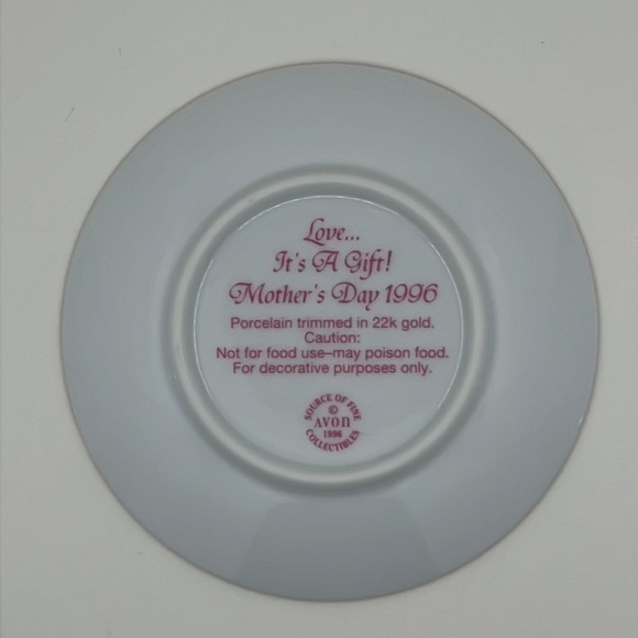 The Gift of Love: Vintage 1996‎ Avon Mother's Day Plate - Picture 3 of 3